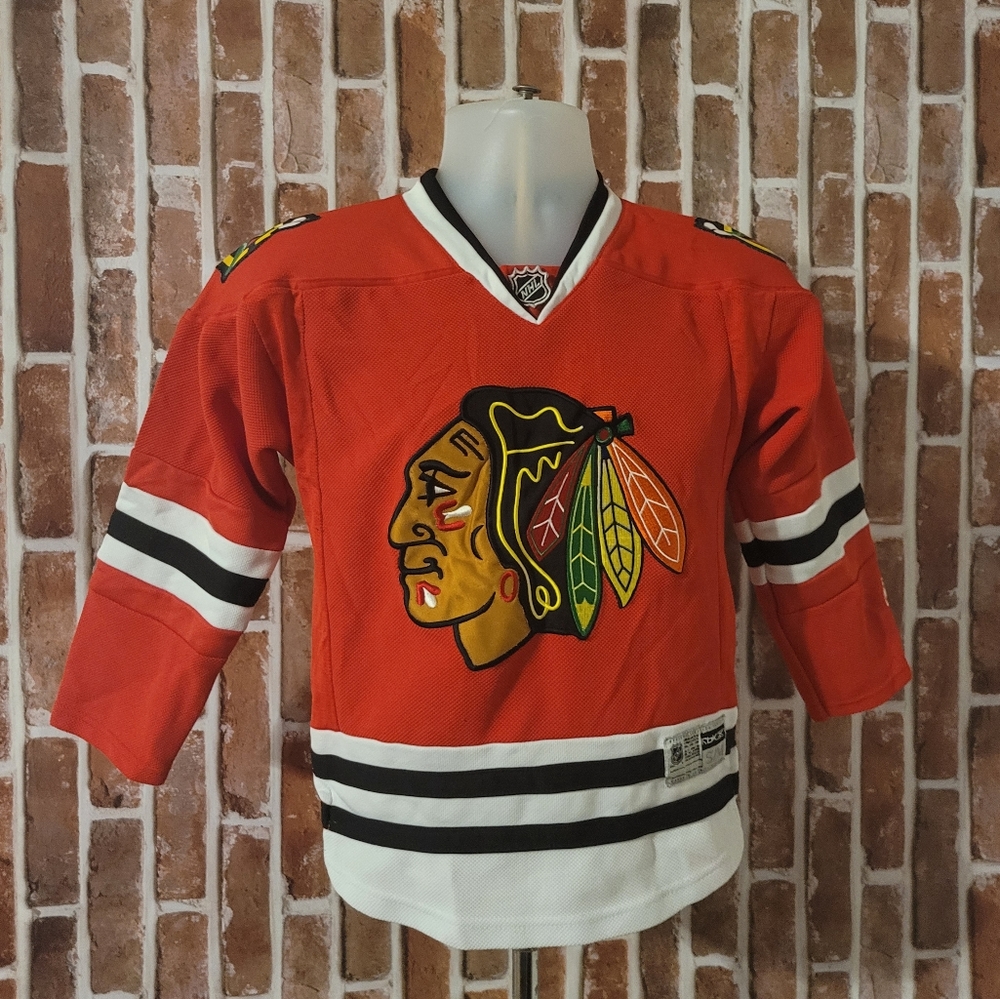 Reebok Chicago Blackhawks YOUTH jersey. S/M